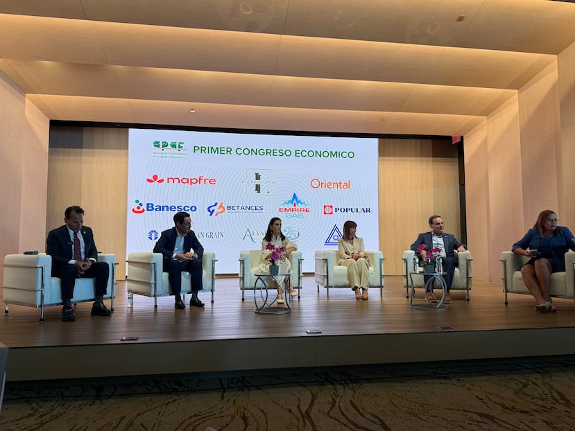 "Puerto Rico has a leadership problem": bankers demand tax reform and faster permits at economic summit