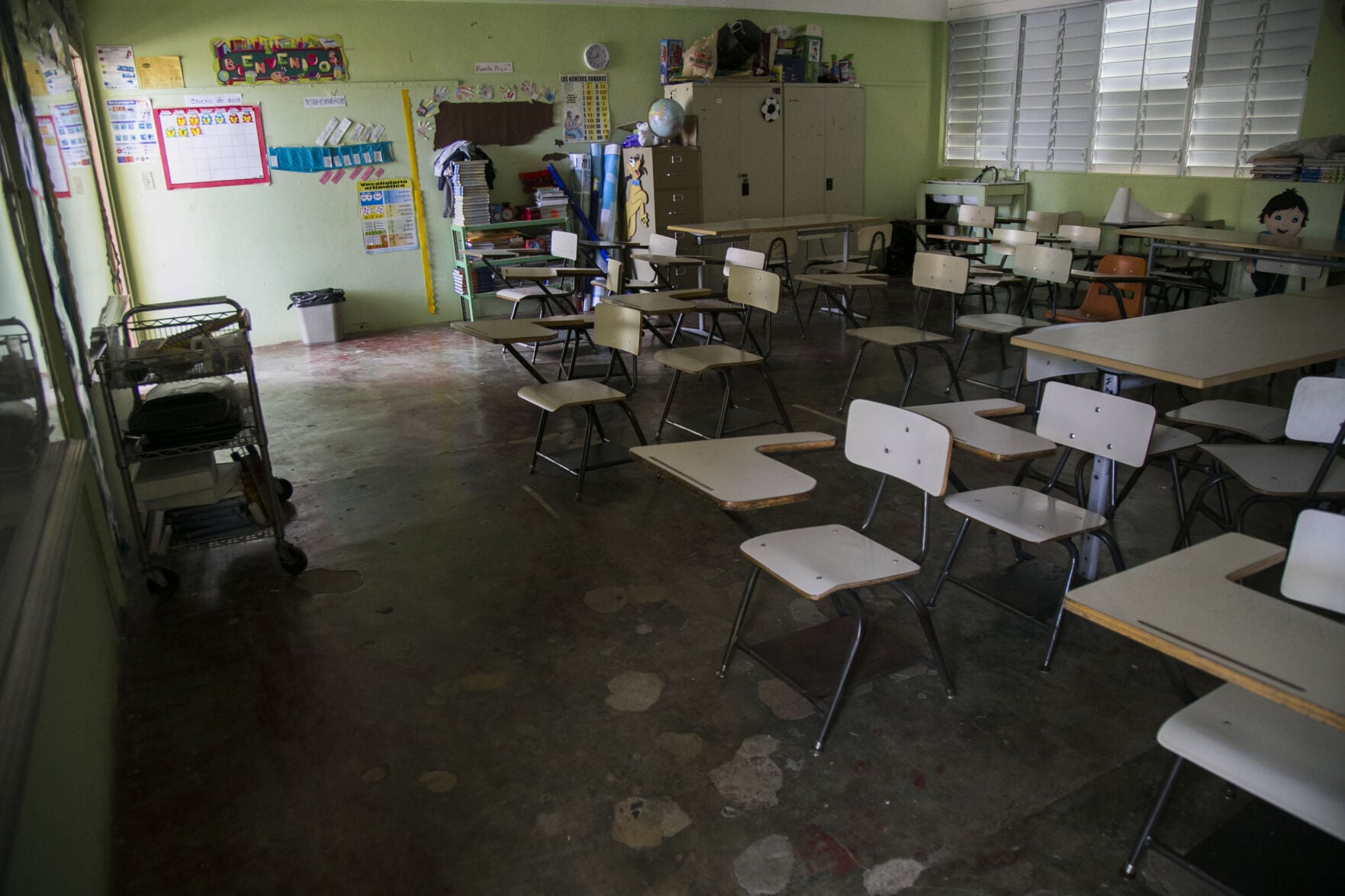 Recorte de $1,200 millones al Departamento de Educación pone en riesgo el inicio escolar mientras agencias adoptan escuelas para acondicionarlas